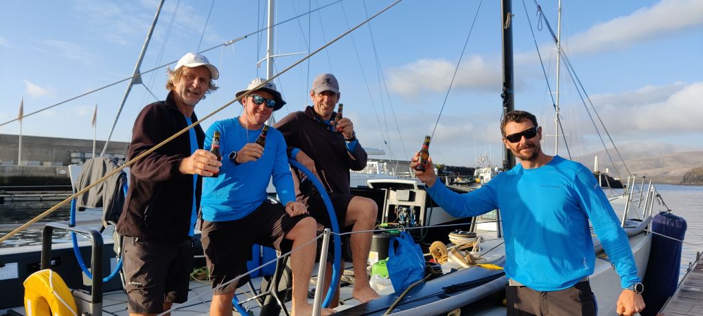 Black Pearl touch dry land back in Calero Marinas - Marina Lanzarote after breaking their mast mid-race © Pilar Hernández